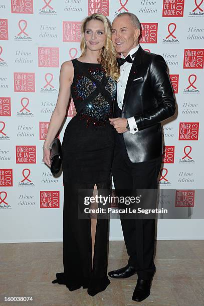 Sarah Marshall and Jean-Claude Jitrois pose as they arrive to attend the Sidaction Sidaction Gala Dinner 2013 at Pavillon d'Armenonville on January...