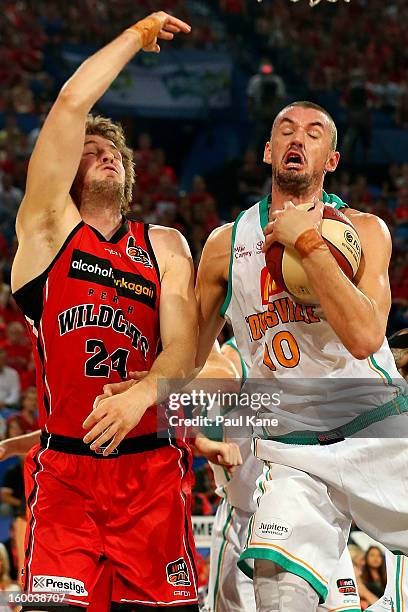 Russell Hinder of the Crocodiles rebounds against Jesse Wagstaff of the Wildcats during the round 16 NBL match between the Perth Wildcats and the...