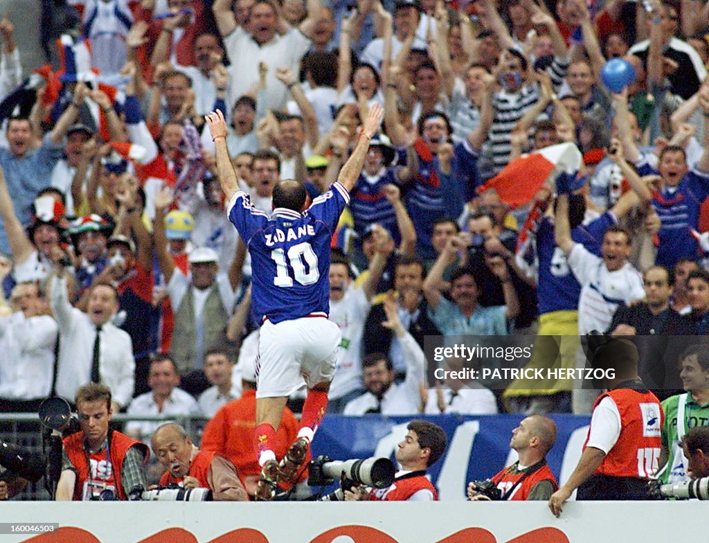 CUP-FR98-BRA-FRA-ZIDANE-JUBI-2