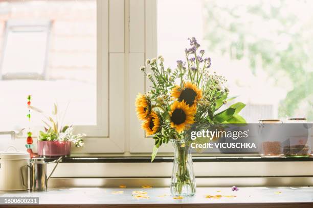summer flowers bunch with sunflowers on kitchen table at window background - vas bildbanksfoton och bilder