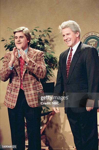 Episode 1070 -- Pictured: Host Jay Leno, Phil Hartman as Bill Clinton during a skit on January 10, 1997 --