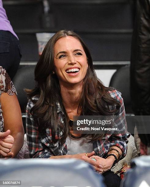 Eliza Dushku attends a basketball game between the Utah Jazz and the Los Angeles Lakers at Staples Center on January 25, 2013 in Los Angeles,...