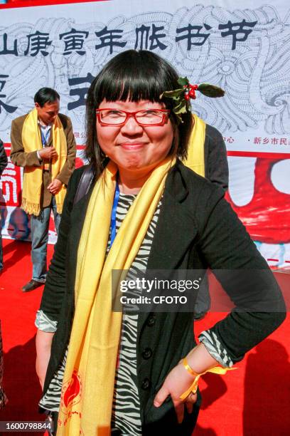Writer Qiao Ye appeared at the opening ceremony of the Gengyin Year Book Festival in Jiulian Mountain, Taihang on October 16 in Xinxiang City, Henan...