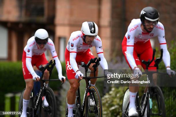 Maciej Bodnar of Poland sprints during the Team Time Trial Mixed Relay a 40.3km race from Glasgow to Glasgow at the 96th UCI Cycling World...