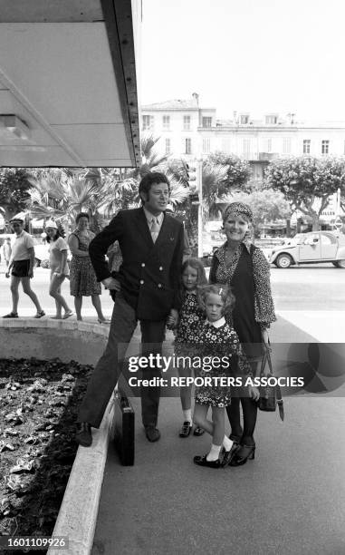 Petula Clark avec son mari leurs enfants à Cannes en juillet 1969