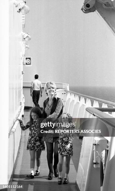 Petula Clark avec ses enfants à Cannes en juillet 1969