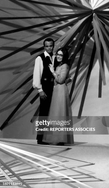 Harry Belafonte et Nana Mouskouri lors de l'enregistrement d'une émission de télévision à Paris en 1969