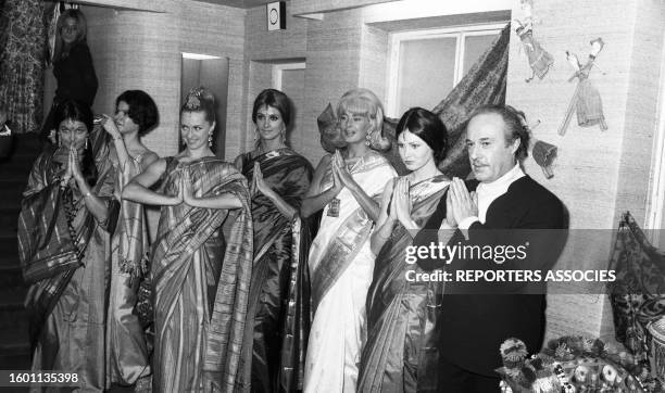 Irène Tunc, Jacqueline Huet et Michèle Torr présentant la nouvelle collection de Jacques Esterel, en 1969.