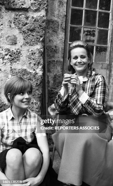 Irène Tunc, Jacqueline Huet et Michèle Torr présentant la nouvelle collection de Jacques Esterel, en 1969.