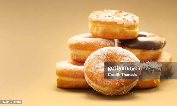 delicious donuts - doughnut stock pictures, royalty-free photos & images