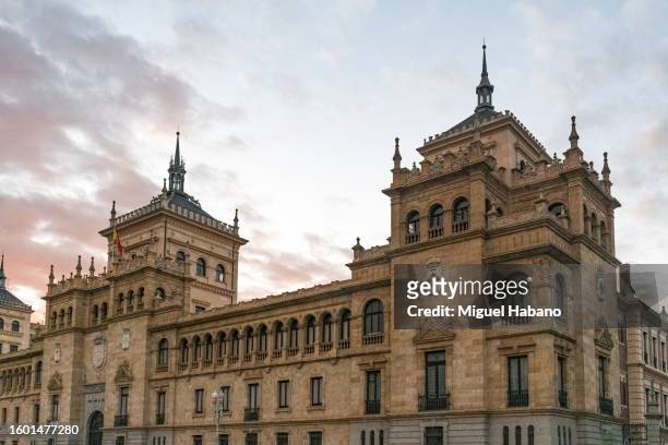 kavallerieakademie in valladolid, spanien - valladolid spanish city stock-fotos und bilder