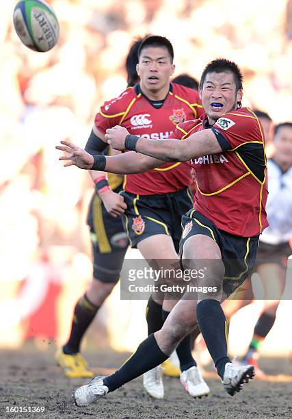 Tomohiro Senba of Brave Lupus passes during the Japan Rugby Top League playoff final match between Suntory Sungoliath and Toshiba Brave Lupus at...