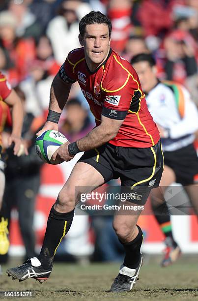 David Hill of Brave Lupus passes during the Japan Rugby Top League playoff final match between Suntory Sungoliath and Toshiba Brave Lupus at Prince...