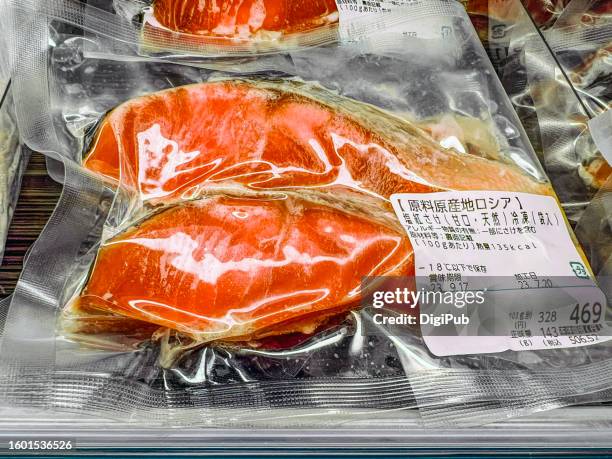 sockeye salmon (oncorhynchus nerka) fish fillets imported from russia - frozen fish fillets stockfoto's en -beelden