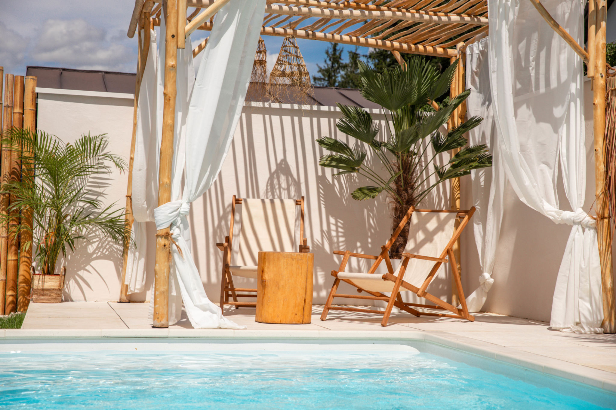 poolside decor