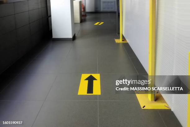 2,252 Floor Arrow Stock Photos, High-Res Pictures, and Images - Getty ...