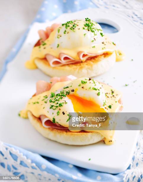 eggs benedict sandwiches - english muffin stock pictures, royalty-free photos & images
