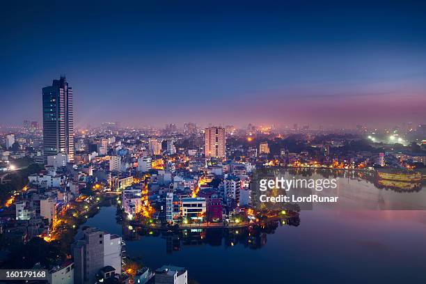 hanoi cityscape - vietnam stockfoto's en -beelden