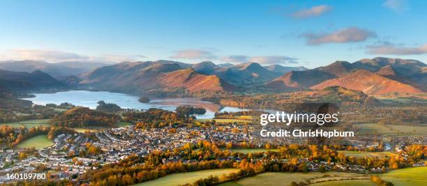 keswick und see derwent water, lake district - derwent water stock-fotos und bilder