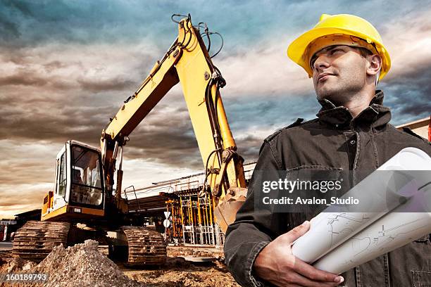 engineer on construction site - architekt helm plan stock pictures, royalty-free photos & images