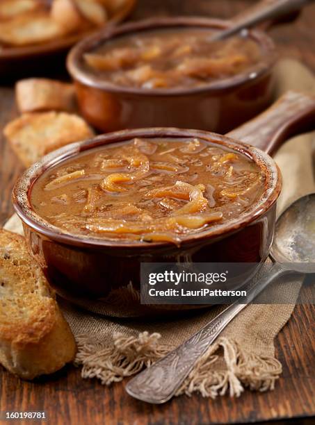 onion soup - onion soup stock pictures, royalty-free photos & images