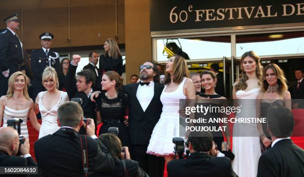 Director Julian Schnabel and his wife, Spanish actress Olatz Lopez Garmendia look at butterflies 22 May 2007 flying in the sky as they pose with...