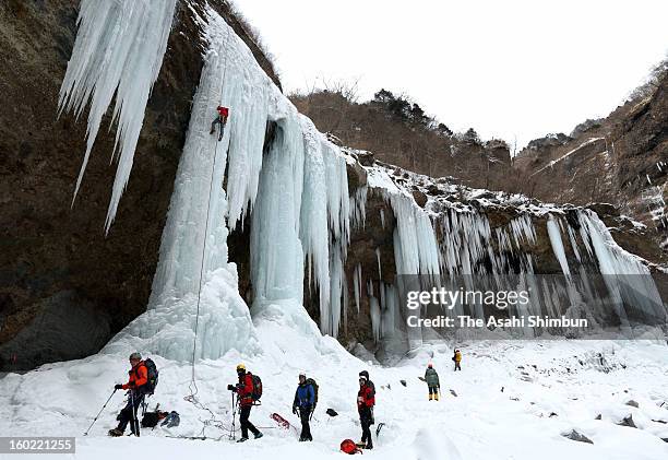Unryu Rope 21 Unryu Stock Photos, High-Res Pictures, and Images - Getty Images