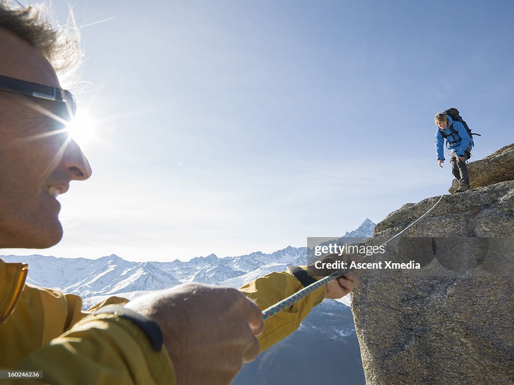 Mountaineer pulls rope tight to teammate, mtns