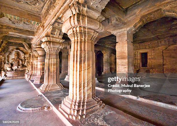 interiors, cave temple 3, badami, karnataka - karnataka stock-fotos und bilder