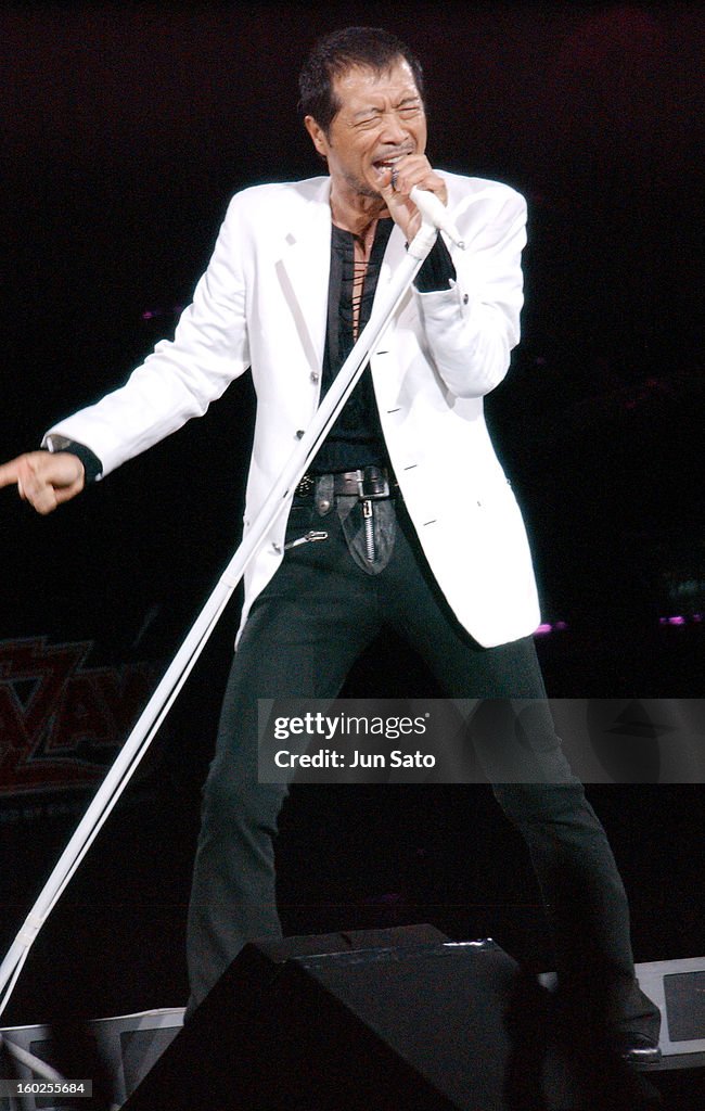 Eikichi Yazawa Kicks Off "Fifty Five Way" Tour with Five Sold Out Shows - December 15, 2004