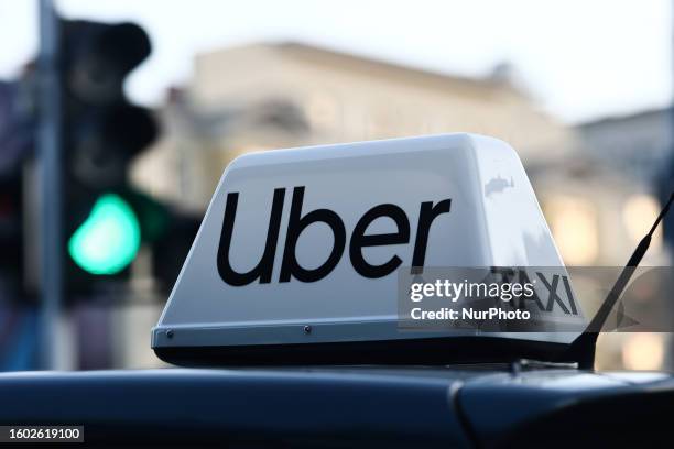 Uber Sign In Car 428,561 Uber Stock Photos, High-Res Pictures, and Images - Getty Images