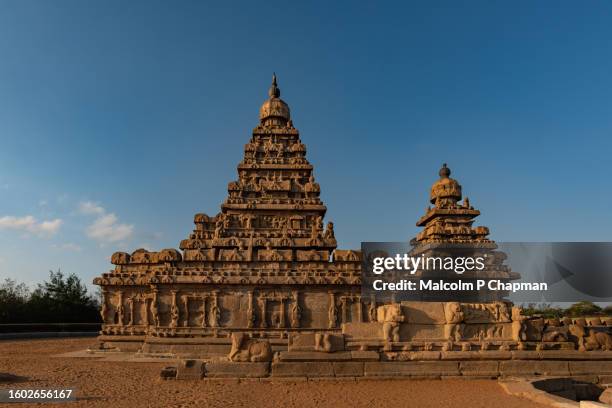 shore temple, dravidian style, mahabalipuram (mamallapuram), tamil nadu, india - india "malcolm p chapman" or "malcolm chapman" stock-fotos und bilder