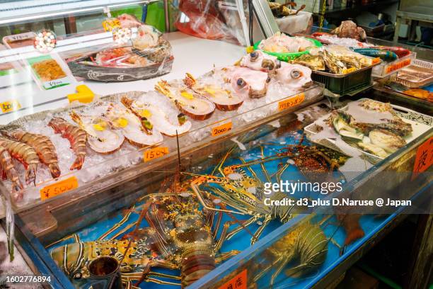 interesting tropical market, makishi public market, naha city, - 那覇市 stockfoto's en -beelden