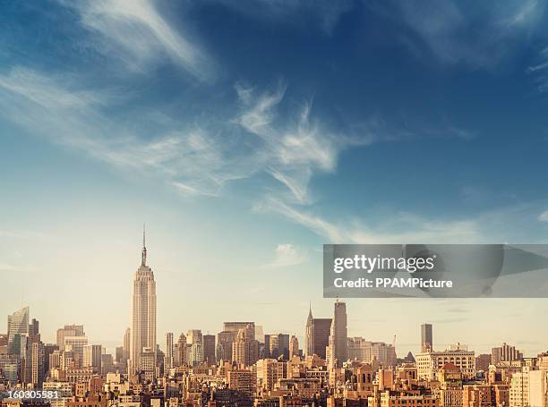 manhattan skyline - midtown manhattan skyline stock pictures, royalty-free photos & images