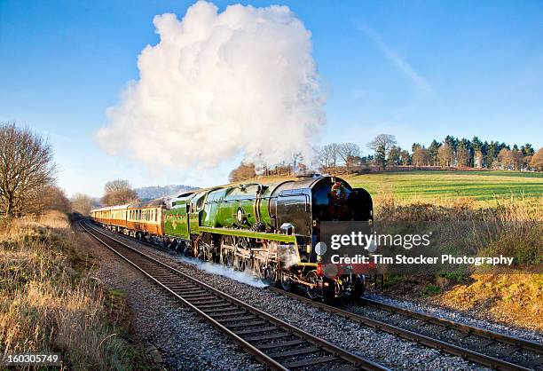 steam train, pulling the orient express - tren de vapor fotografías e imágenes de stock