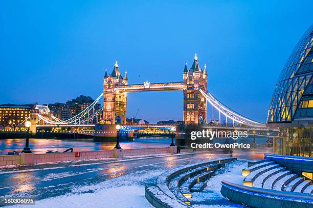tower bridge and city hall london - guildhall london stock pictures, royalty-free photos & images