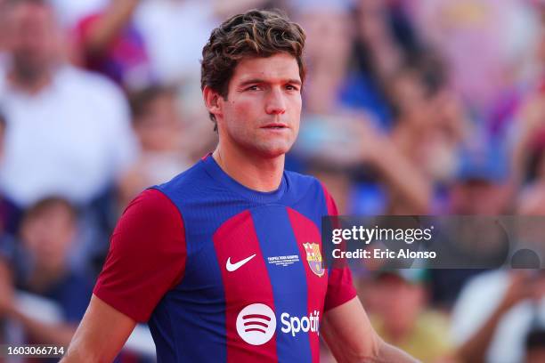 Marcos Alonso of FC Barcelona waves the supporters during the presentation prior to the Joan Gamper Trophy match between FC Barcelona and Tottenham...