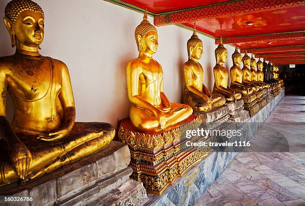 budas dourados da tailândia - wat pho - fotografias e filmes do acervo