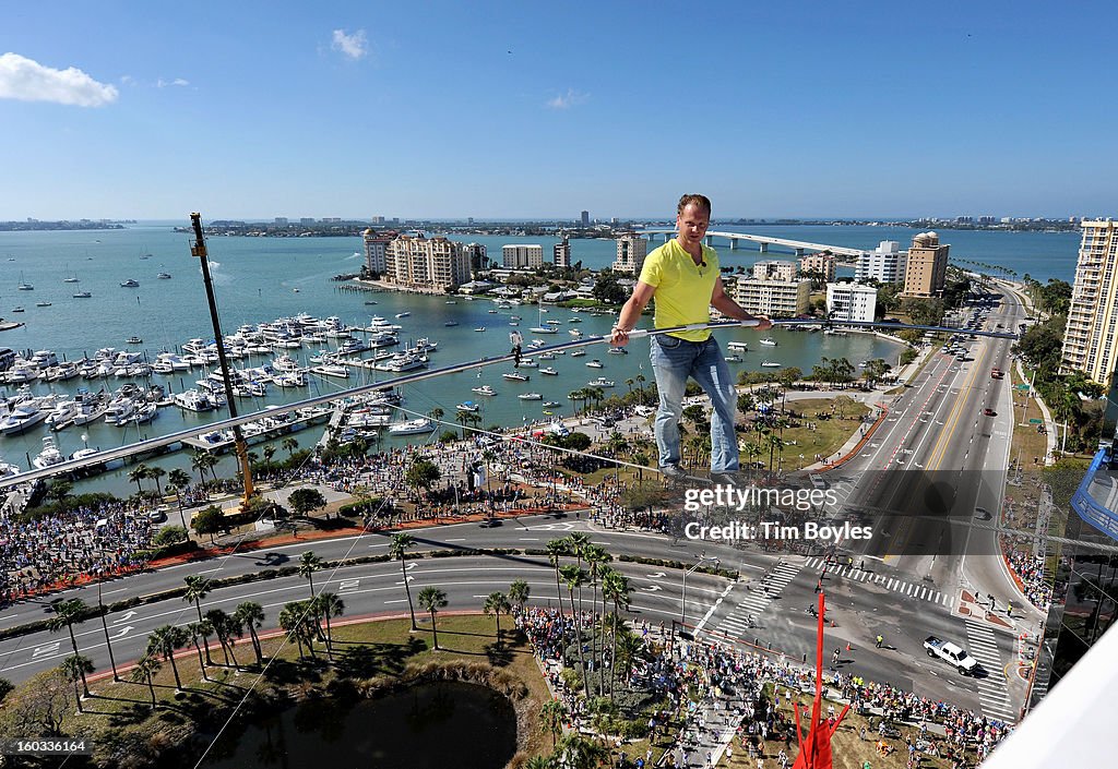 Nik Wallenda Tightrope walk across U.S. 41 In Sarasota