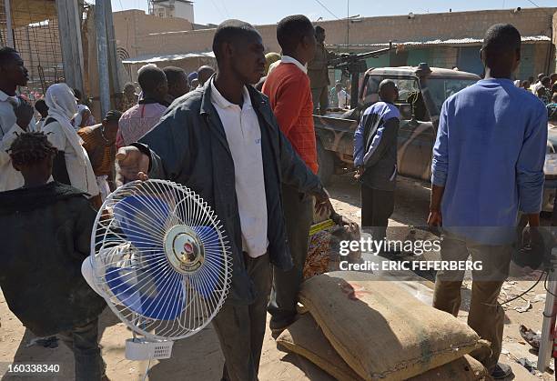 Malian soldiers patrol on a pick-up truck to keep looters at bay on January 29, 2013 in Timbuktu after French-led troops freed the northern desert...