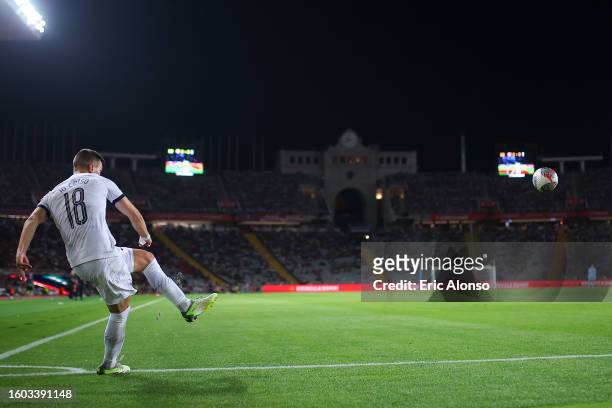 Giovani Lo Celso of Tottenham Hotspur kicks a corner during the Joan Gamper Trophy match between FC Barcelona and Tottenham Hotspur at Estadi Olimpic...