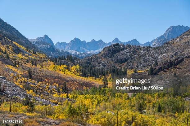 scenic view of mountains against clear sky,bishop,california,united states,usa - bishop californie photos et images de collection