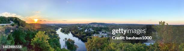 scenic sunset view of table rock lake, table rock lake dam and the white river in branson at southwest missouri - branson stock pictures, royalty-free photos & images