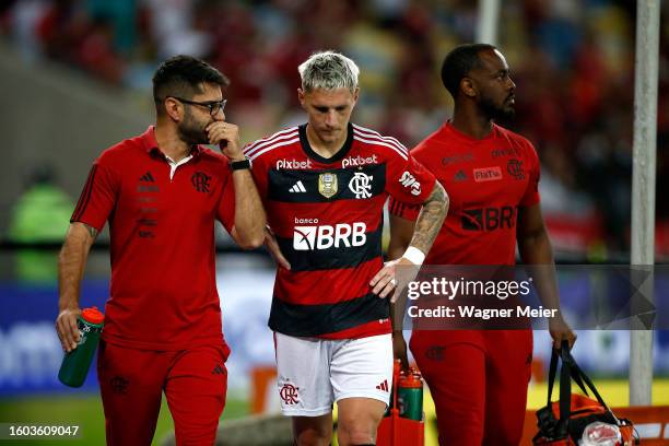 Guillermo Varela of Flamengo leaves the pitch injured during a semifinal second leg match between Flamengo and Gremio as part of Copa do Brasil 2023...