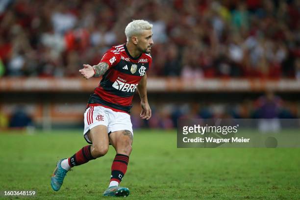 Giorgian de Arrascaeta of Flamengo celebrates after scoring the team´s first goal during a semifinal second leg match between Flamengo and Gremio as...
