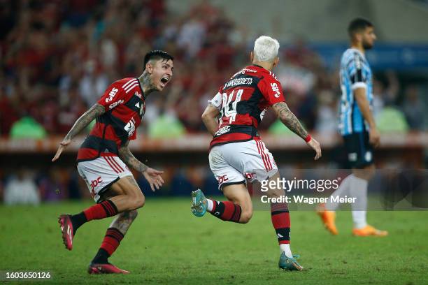 Giorgian de Arrascaeta of Flamengo celebrates with teammate Erick Pulgar after scoring the team´s first goal during a semifinal second leg match...