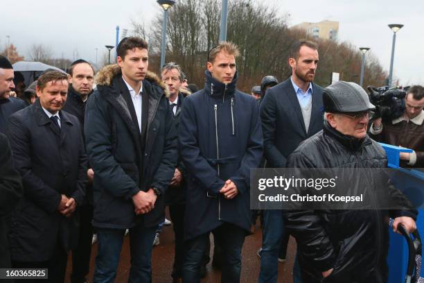 Manager Horst Heldt, Julian Draxler, Benedikt Hoewedes and Christoph Metzelder pray during the dedication of memorial board for Jewish Club Members...