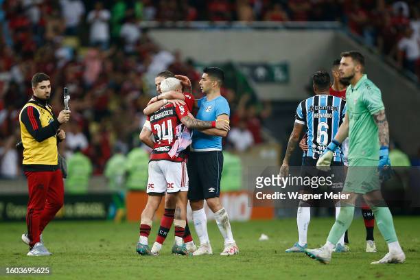 Filipe Luis of Flamengo celebrates with teammate Giorgian de Arrascaeta after winning the semifinal second leg match between Flamengo and Gremio as...