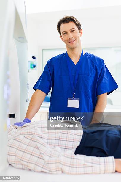 doctor with patient on cat scan - hhp5 stock pictures, royalty-free photos & images