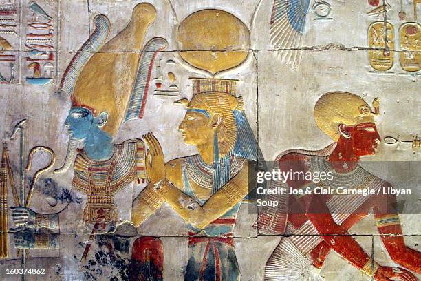 osiris and isis, abydos. - isis egyptian goddess stock pictures, royalty-free photos & images